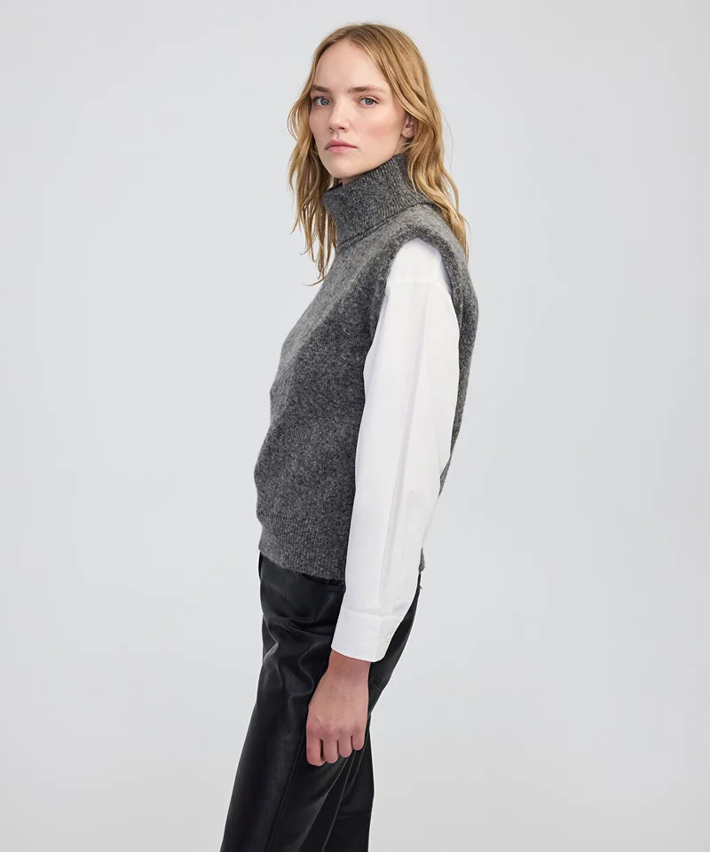 ابيكول Knit Vest with Shoulder Pads