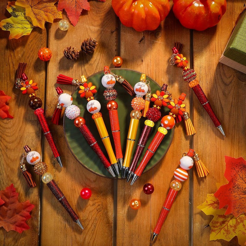 Jutom أقلام جوتوم القابلة للتزيين 12 قطعة لعيد الشكر مع 50 خرزة ملونة و12 خيوط و12 قلادة بألوان متنوعة مجموعة أقلام للتزيين لصنع الأقلام لموسم الخريف هدايا مكتبية - Image 2