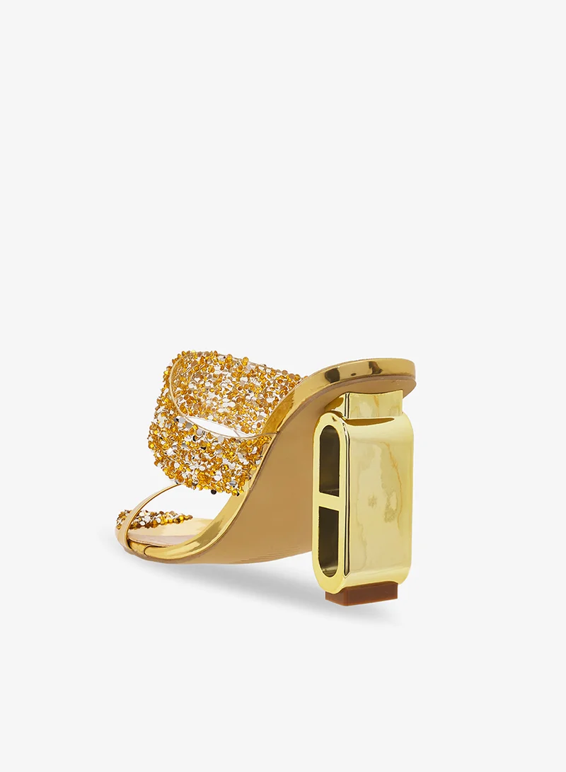 خزانة صنادل بكعب