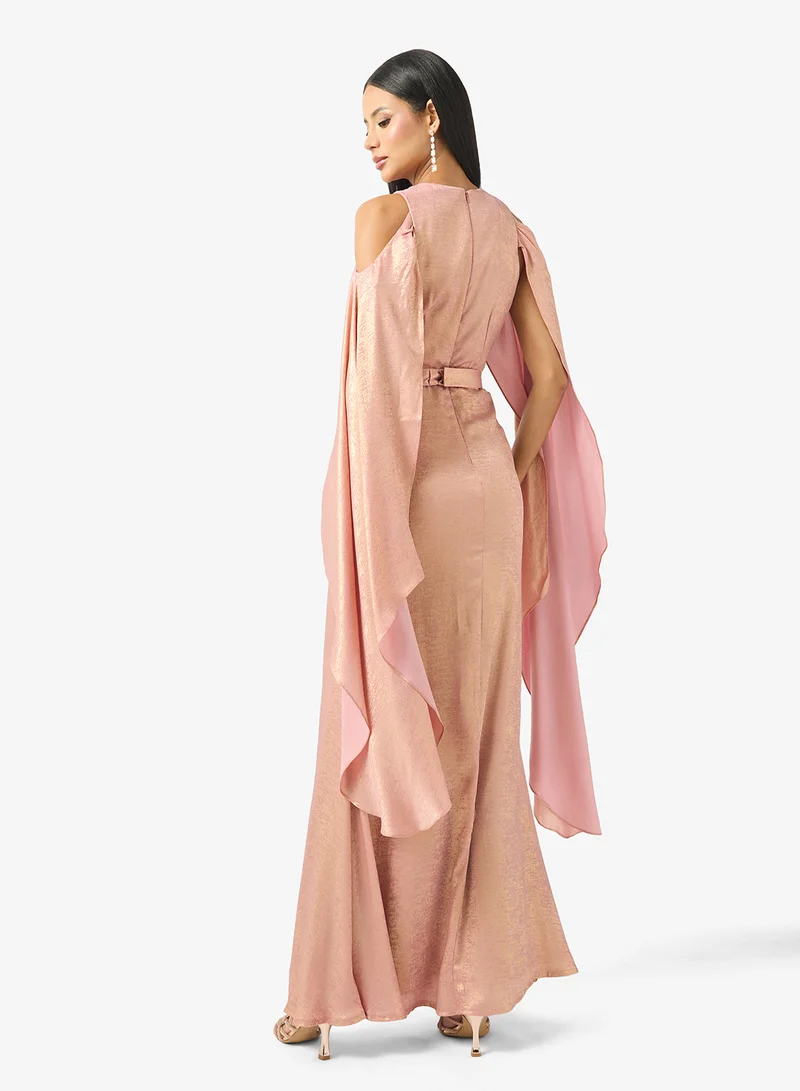 نمشي x فستان معدني بكتف مكشوف