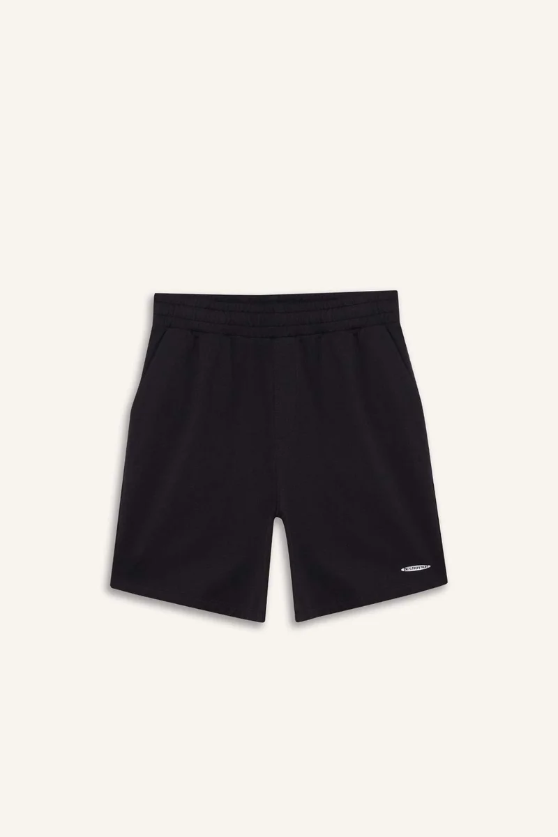 ديفاكتو Skinny Leg Shorts
