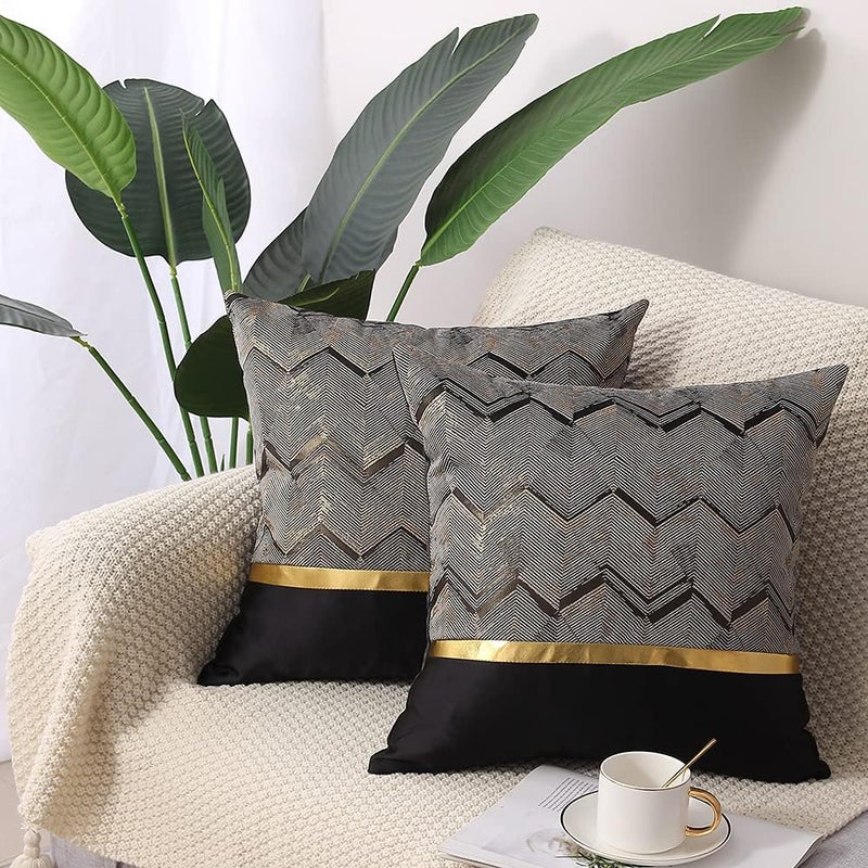 Coeufuedy أغطية وسائد زخرفية مقاس 18×18 بوصة، لون أسود وذهبي، جلد، خطوط، ترقيع، جاكار، كيس وسادة فاخر، غطاء وسادة مربع حديث فاخر للأريكة والأرائك وغرفة المعيشة وغرفة النوم، طقم من قطعتين - Image 1