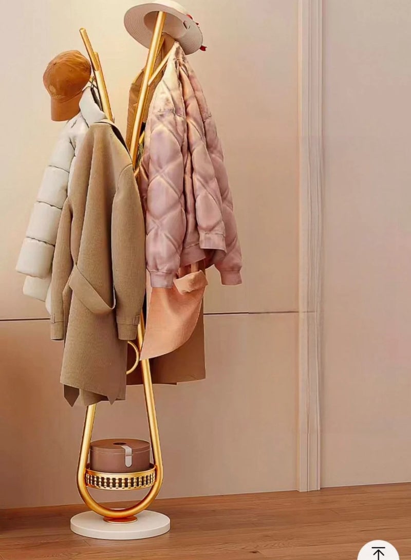 شي ون علاقة ملابس مودرن بتصميم نحتي فاخر من SHEE ONE | حامل معاطف معدني مقاوم للصدأ مع خطافات متعددة | قاعدة دائرية ثابتة وتخزين سفلي ذكي | مناسب للمداخل والغرف الصغيرة | متوفر بعدة ألوان أنيقة | 172×30×30 سم | لون ذهبي - Image 3