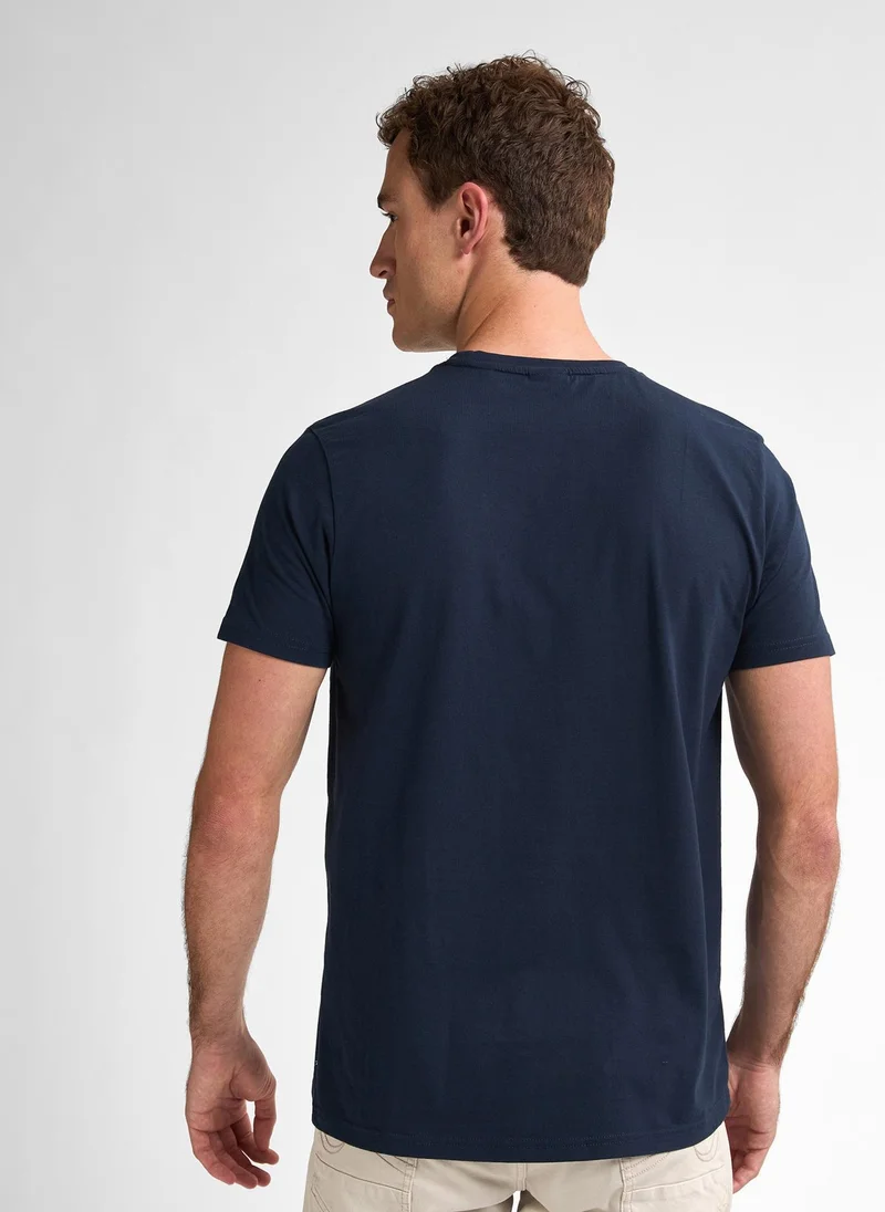 بترول اندستريز تيشيرت رجالي بطبعة صور