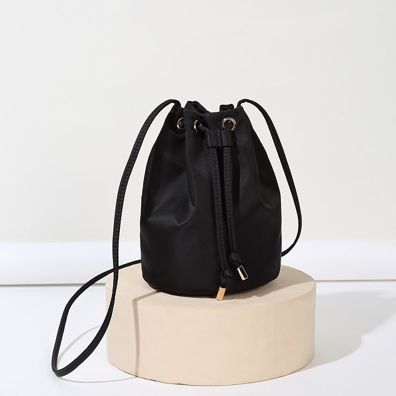 Yonben Simple All-Match Lady Crossbody Commuter Bucket Bag Trendy Ins Nylon Shoulder Bag - Image 4