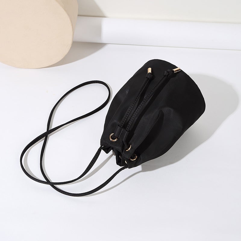 Yonben Simple All-Match Lady Crossbody Commuter Bucket Bag Trendy Ins Nylon Shoulder Bag - Image 3