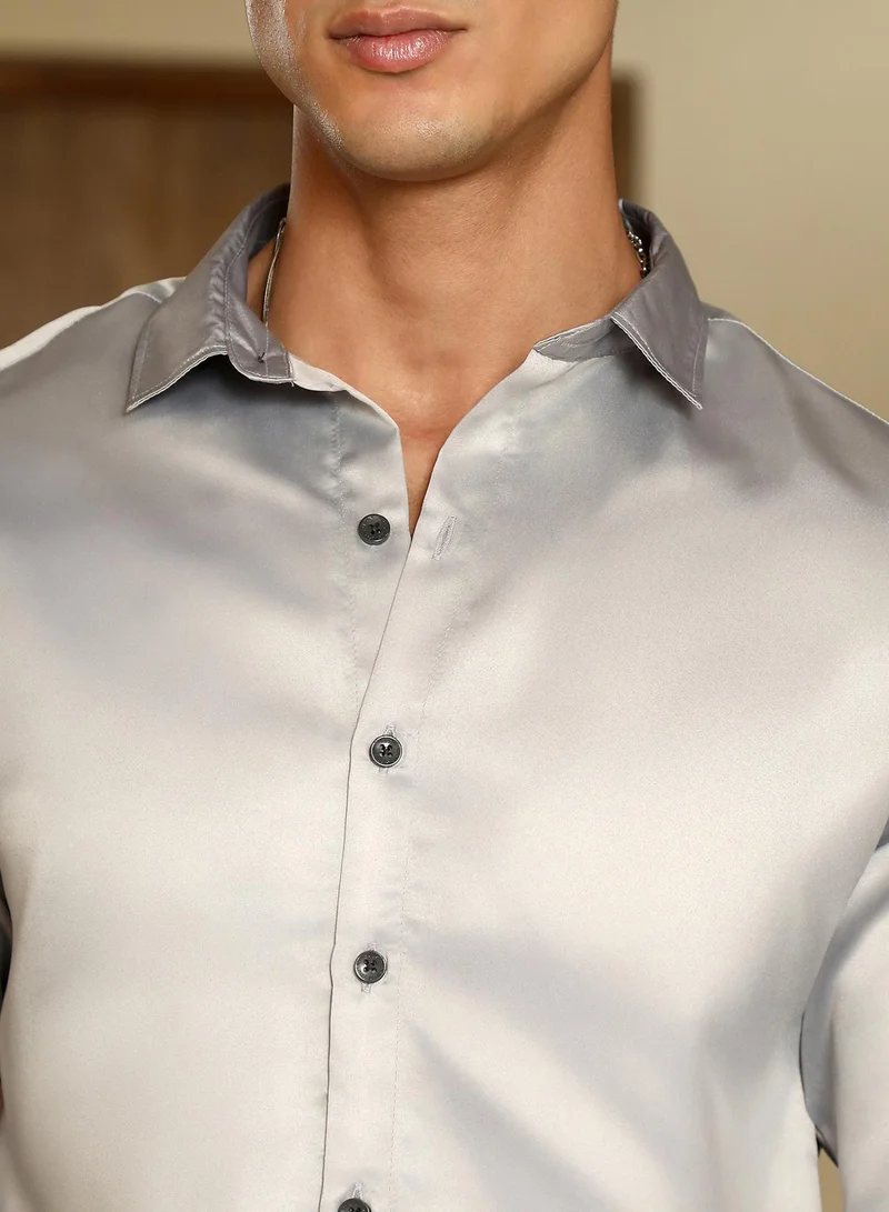 Campus Sutra Men Solid-Satin Regular Shirt | Spread Collar , Long Cuffed Sleeves | Button Closure Curved Hem | Solid Plain | Woven Fabric For Party & Evening Wear | Light Grey