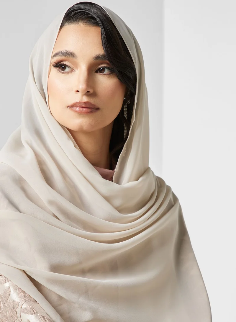 خزانة عباية بأكمام منتفخة مع شيلة