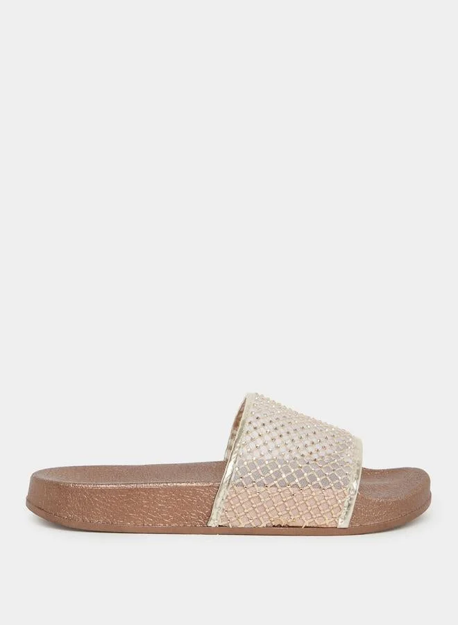 ستايلي شبشب بتفاصيل مُنمقة