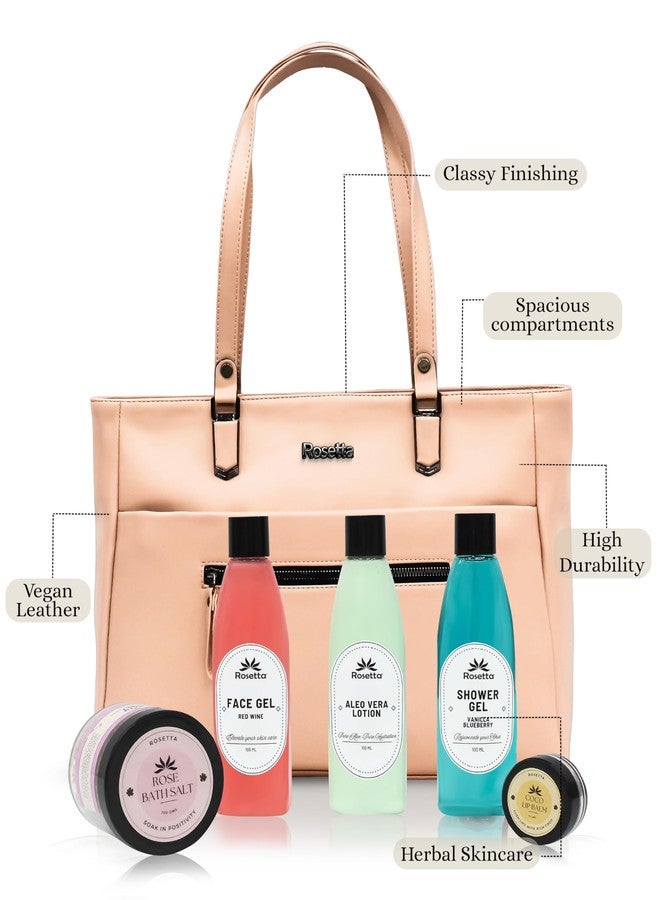 روزيتا حقيبة يد نسائية من روزيتا مع مجموعة هدايا للعناية بالبشرة بالأعشاب | حقيبة كتف من الجلد النباتي مع جل للوجه، جل استحمام، لوشن الصبار، وملح استحمام | هدية مثالية للنساء (لون الخوخ) - Image 3