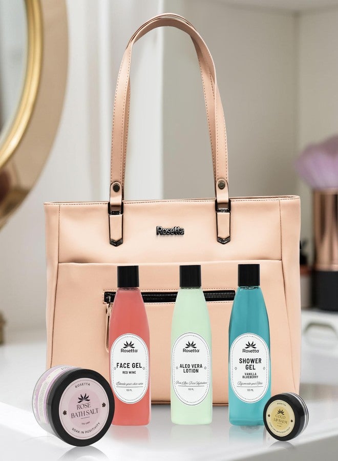 روزيتا حقيبة يد نسائية من روزيتا مع مجموعة هدايا للعناية بالبشرة بالأعشاب | حقيبة كتف من الجلد النباتي مع جل للوجه، جل استحمام، لوشن الصبار، وملح استحمام | هدية مثالية للنساء (لون الخوخ) - Image 1