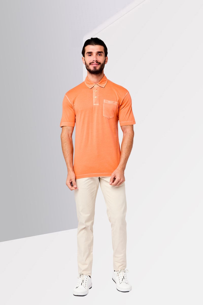 GANT تي شيرت بولو بأكمام قصيرة للرجال بتصميم عادي وشعار مطرز، برتقالي - Image 2