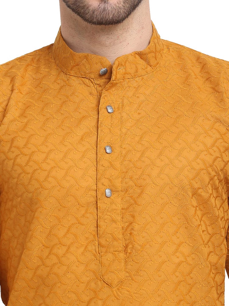 jompers قميص جومبرز الرجالي المطرز من القطن الخالص باللون الخردلي - Image 5