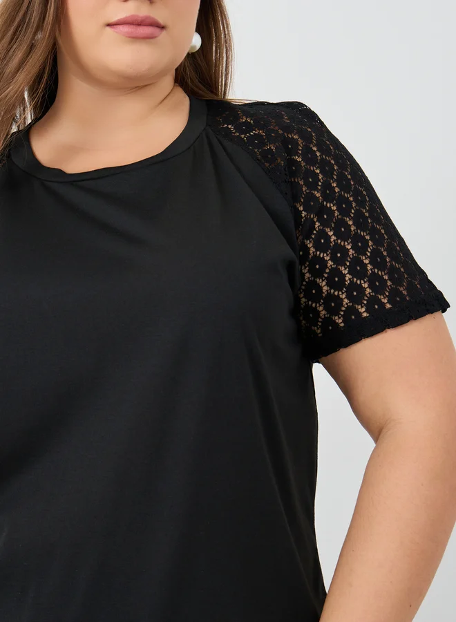 Styli Styli Plus Size Solid Lace Short Sleeve Longline T-Shirt