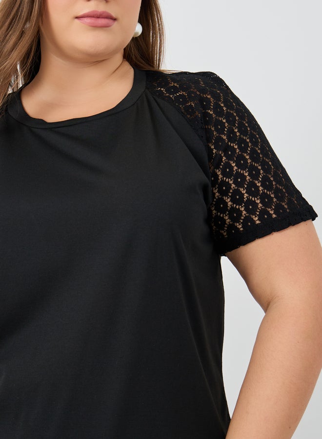 Styli Styli Plus Size Solid Lace Short Sleeve Longline T-Shirt  - Image 4