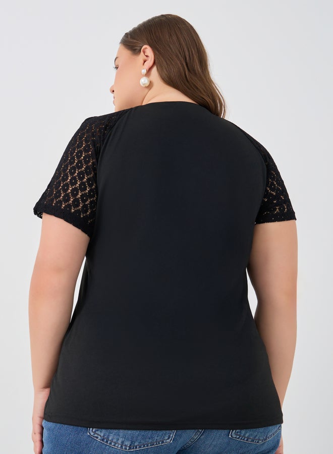 Styli Styli Plus Size Solid Lace Short Sleeve Longline T-Shirt  - Image 5