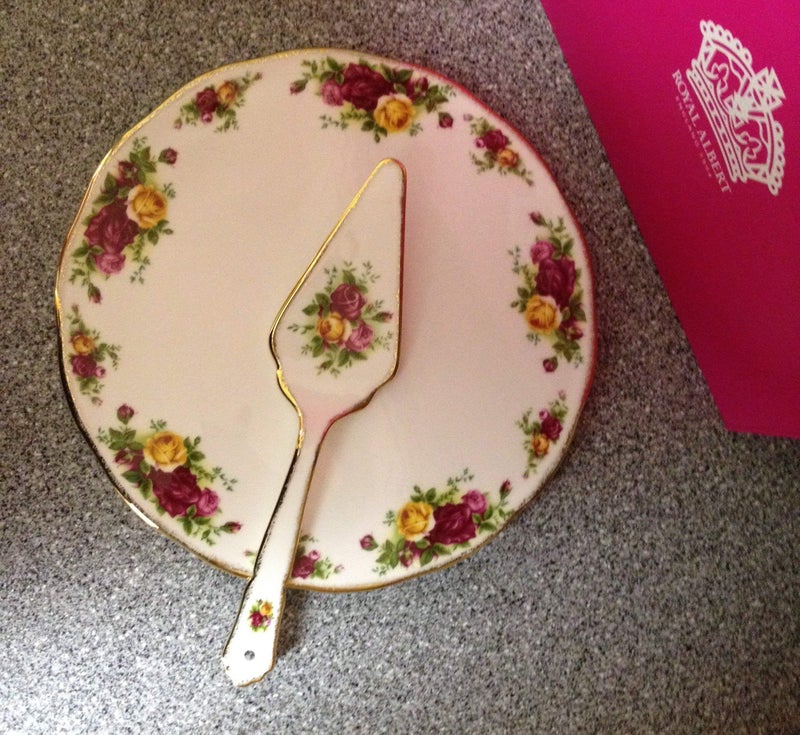 Royal Albert Old Country Roses Cake Plate & Server - Image 4