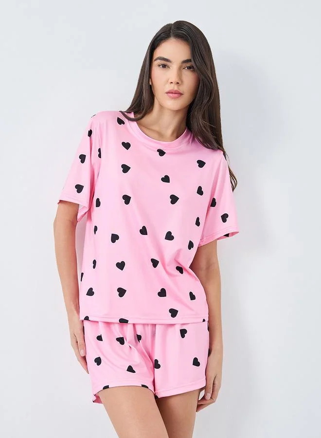 Styli Styli All Over Heart Print T-Shirt and Shorts Set