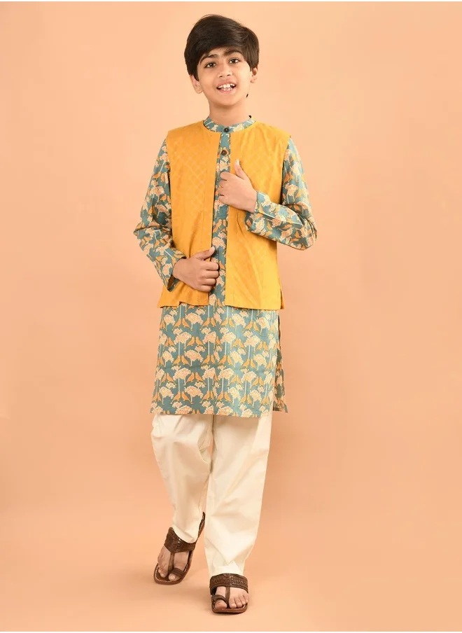 ليلك Printed Kurta Pajama Set with Nehru Jacket