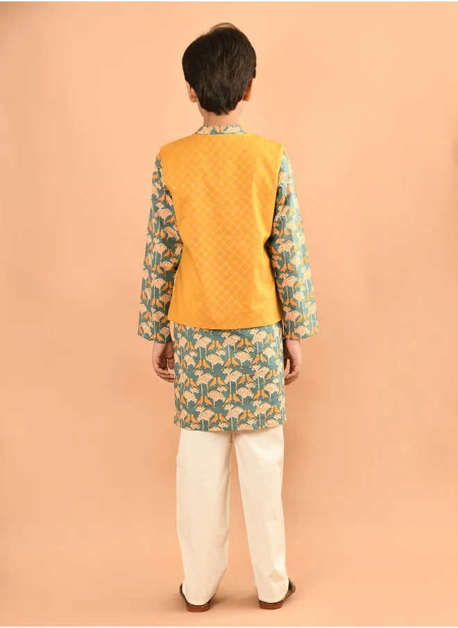 ليلك Printed Kurta Pajama Set with Nehru Jacket