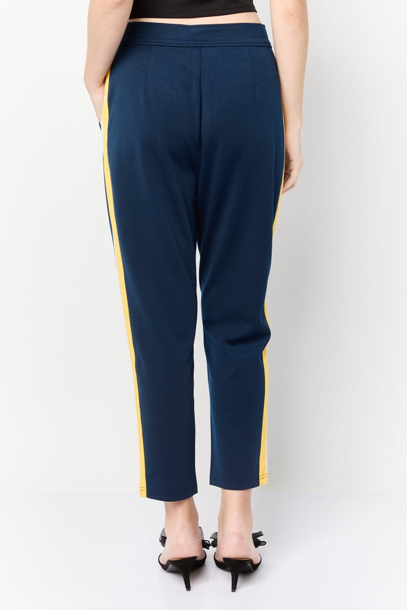 Juicy Couture سروال نسائي بقصة مستقيمة وقصير، كحلي - Image 2