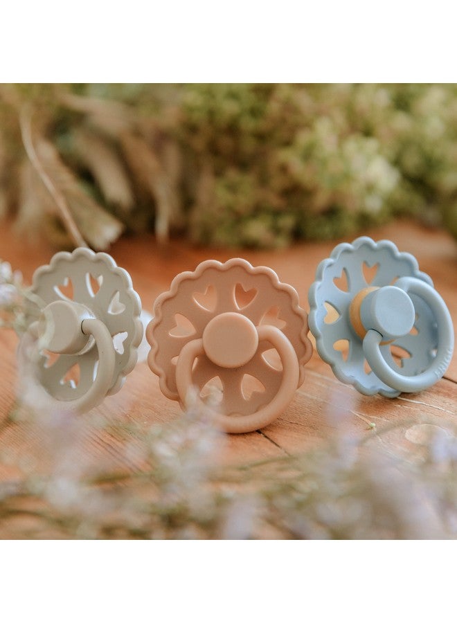 فريج لهاية فريغ أندرسن فيري تيل للأطفال من المطاط الطبيعي | صُنعت في الدنمارك | خالية من مادة BPA (كريمي/أزرق حجري، من 0 إلى 6 أشهر) - Image 4