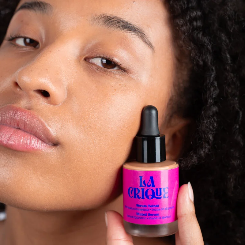 LA CRIQUE Tinted Moisturizing Serum - 03 Medium
