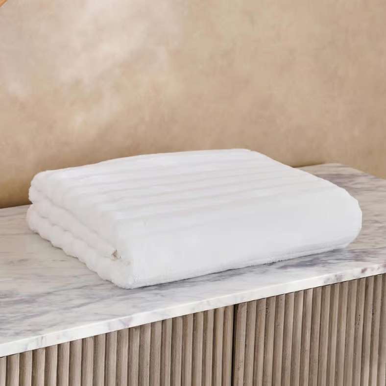 Pan Home منشفة استحمام بيضاء بتصميم مضلع بدون لف - Image 4