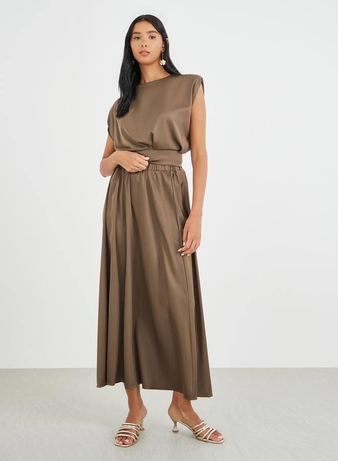 تايك تو طقم بلوزة بدون أكمام صلبة وتنورة ميدي مطوية - Image 2