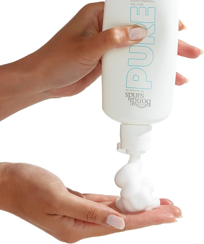 BONDI SANDS بوندي ساندز بيور داكن ماء رغوي للتسمير الذاتي تركيبة مرطبة تمنح تان طبيعي خالي من العيوب مدعمة بحمض الهيالورونيك والفيتامينات C و E نباتية وخالية من القسوة 200 مل 6.76 أونصة - Image 3