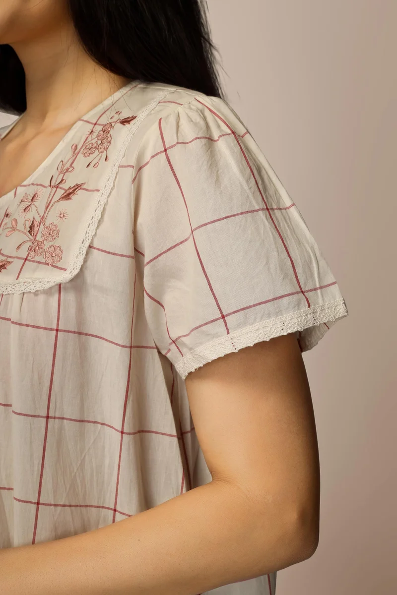 After Dark Rene, Offwhite Nightdress