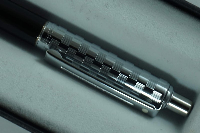 SHEAFFER Sheaffer Sentinel Signature Lacquer Black barrel and diamond cut Chequered Cap Tuxedo Ballpoint Pen - Image 5