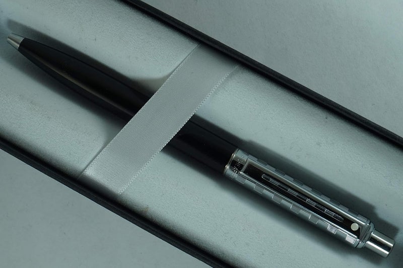 SHEAFFER Sheaffer Sentinel Signature Lacquer Black barrel and diamond cut Chequered Cap Tuxedo Ballpoint Pen - Image 4