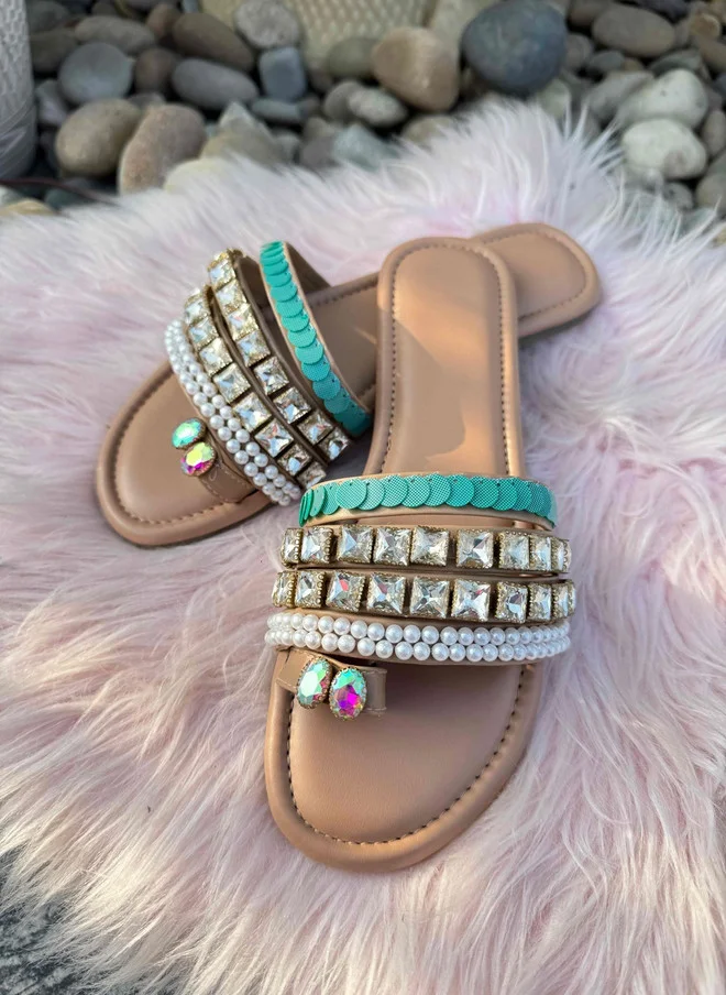 Sandal Stories أحذية مسطحة نسائية مزينة باللؤلؤ والخرز الراين باللون البيج