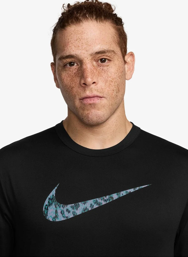 Nike Men's Hyverse Dri-FIT Graphic Training T-Shirt