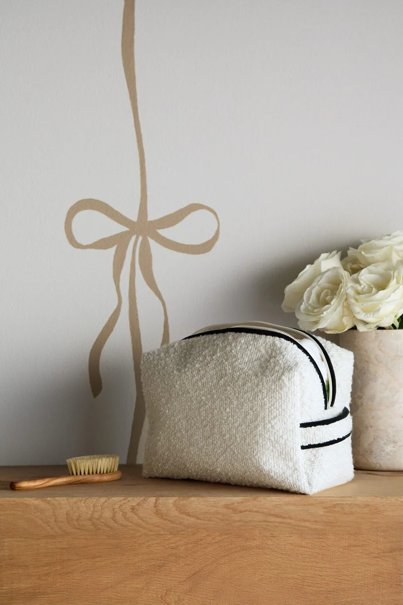 اتش اند ام حقيبة تغيير مطرزة من البوكليه