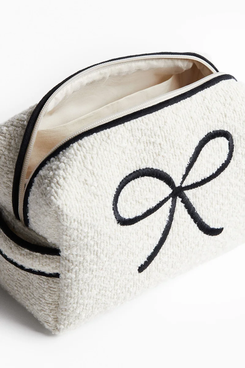 اتش اند ام حقيبة تغيير مطرزة من البوكليه