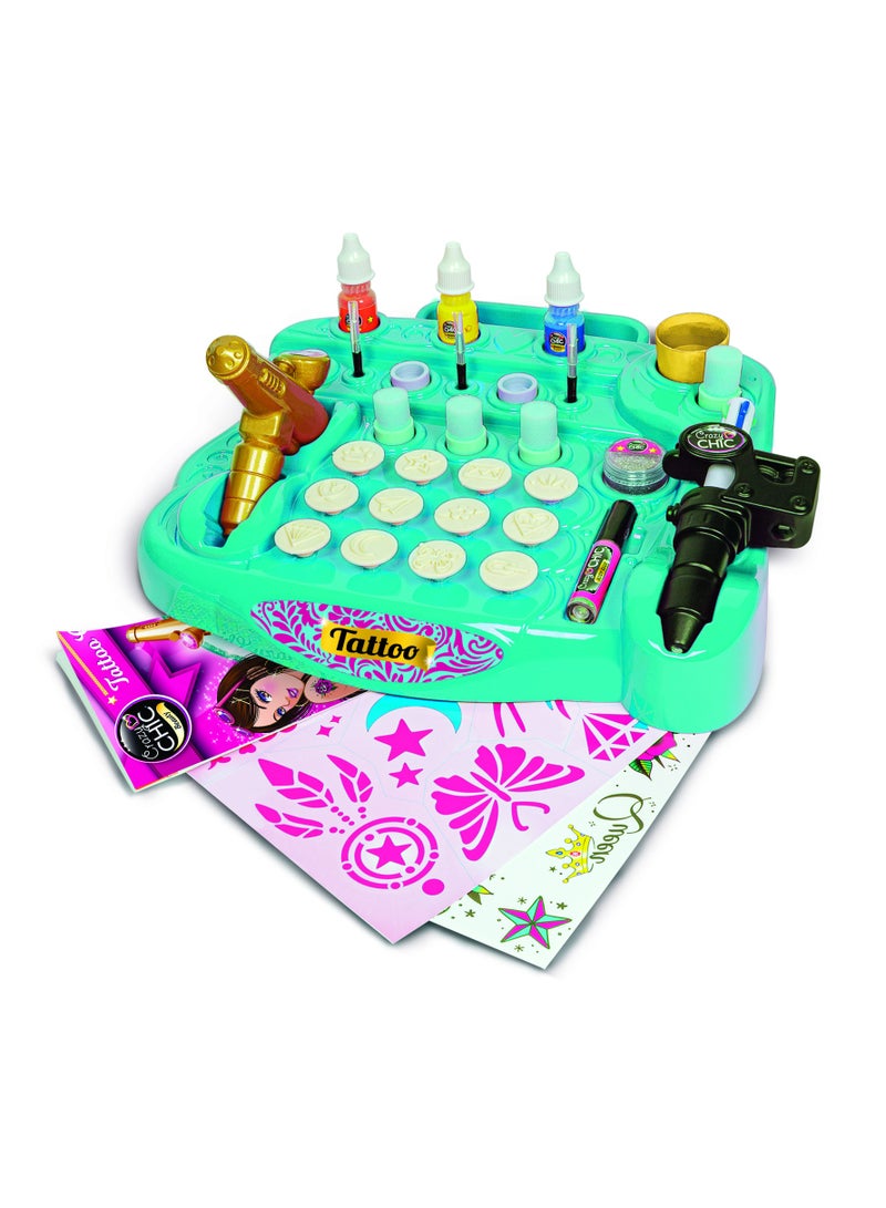 Clementoni كليمنتوني كريزي شيك مختبر الوشم الخاص بي | مجموعة الوشم | آمنة على البشرة وغير سامة | افعلها بنفسك | لعب تمثيلي | فنون وحرف | فن الجسم المؤقت | سهل التطبيق | ينمي المهارات الحركية الدقيقة والإبداع | ملون وقابل للتخصيص | عصري | هدية مثالية لعشاق الوشم والأزياء! - Image 3