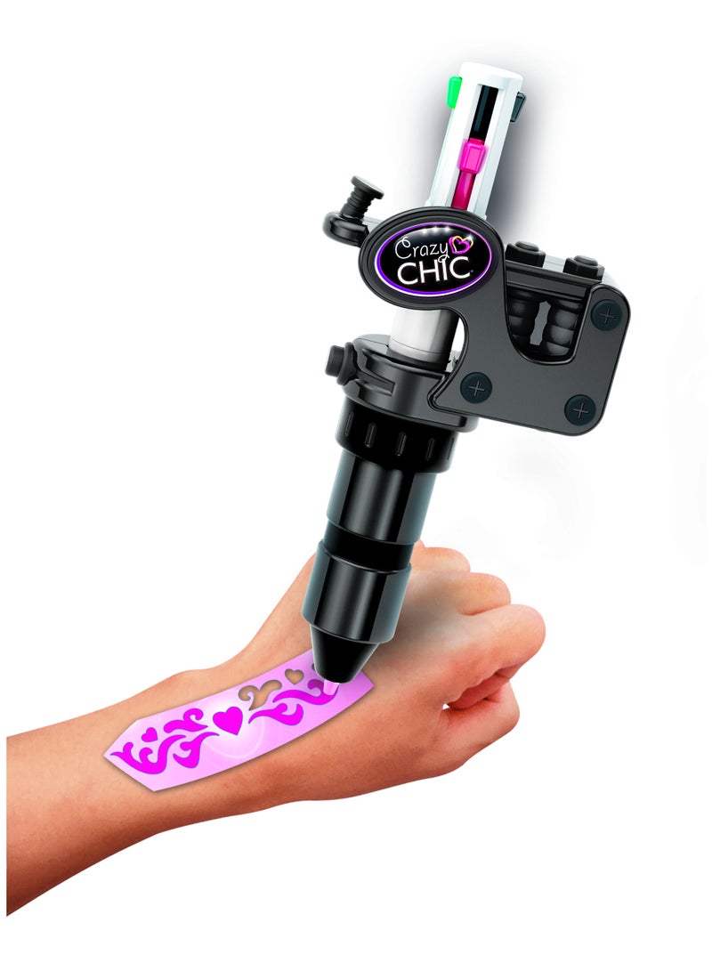 Clementoni كليمنتوني كريزي شيك مختبر الوشم الخاص بي | مجموعة الوشم | آمنة على البشرة وغير سامة | افعلها بنفسك | لعب تمثيلي | فنون وحرف | فن الجسم المؤقت | سهل التطبيق | ينمي المهارات الحركية الدقيقة والإبداع | ملون وقابل للتخصيص | عصري | هدية مثالية لعشاق الوشم والأزياء! - Image 4