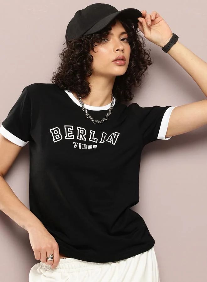 ديلينجر تيشيرت نسائي قصير الأكمام مطبوع