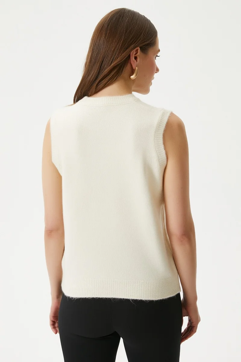 ريتنيس Women's Flower Detail Cream Knit Sweater