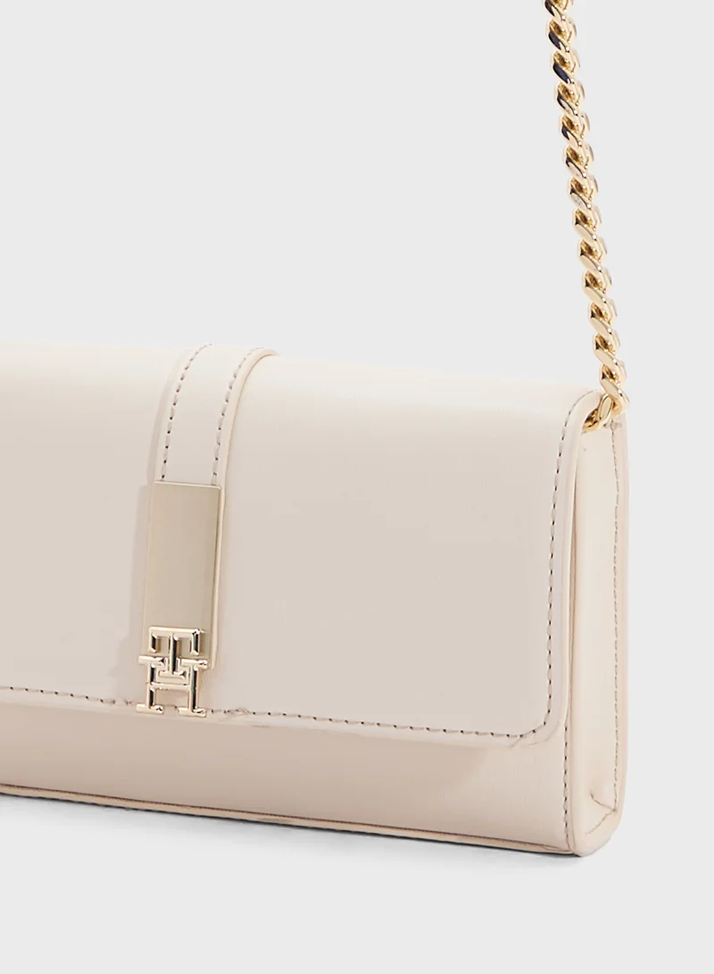 TOMMY HILFIGER HERITAGE MINI CROSSBODY BAG WITH CHAIN