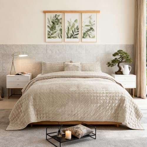 COCOPLOCEUS Quilt Set Oversized King Size 120x128 Luxurious Velvet Bedding Sets with 2 Pillow Shams 20x36 3 Pieces Ultra Soft Quilted Bedspread Coverlet Comforter for All Season,Beige - Image 3