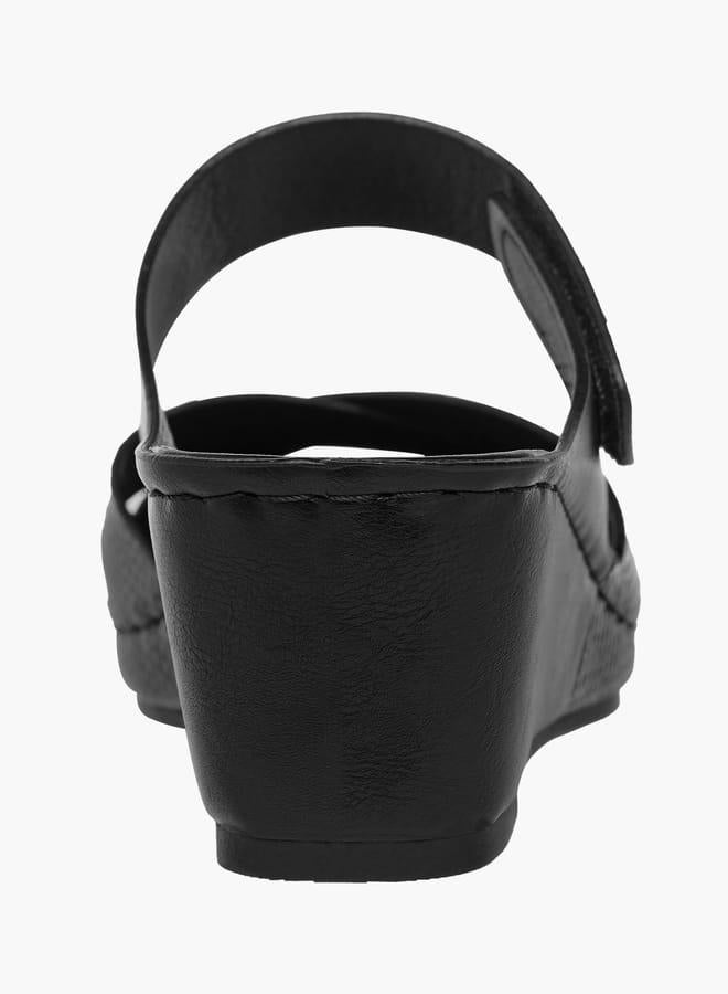 لو كونفورت صنادل نسائية بكعب ويدج بحزام متقاطع سهل الارتداء - Image 5