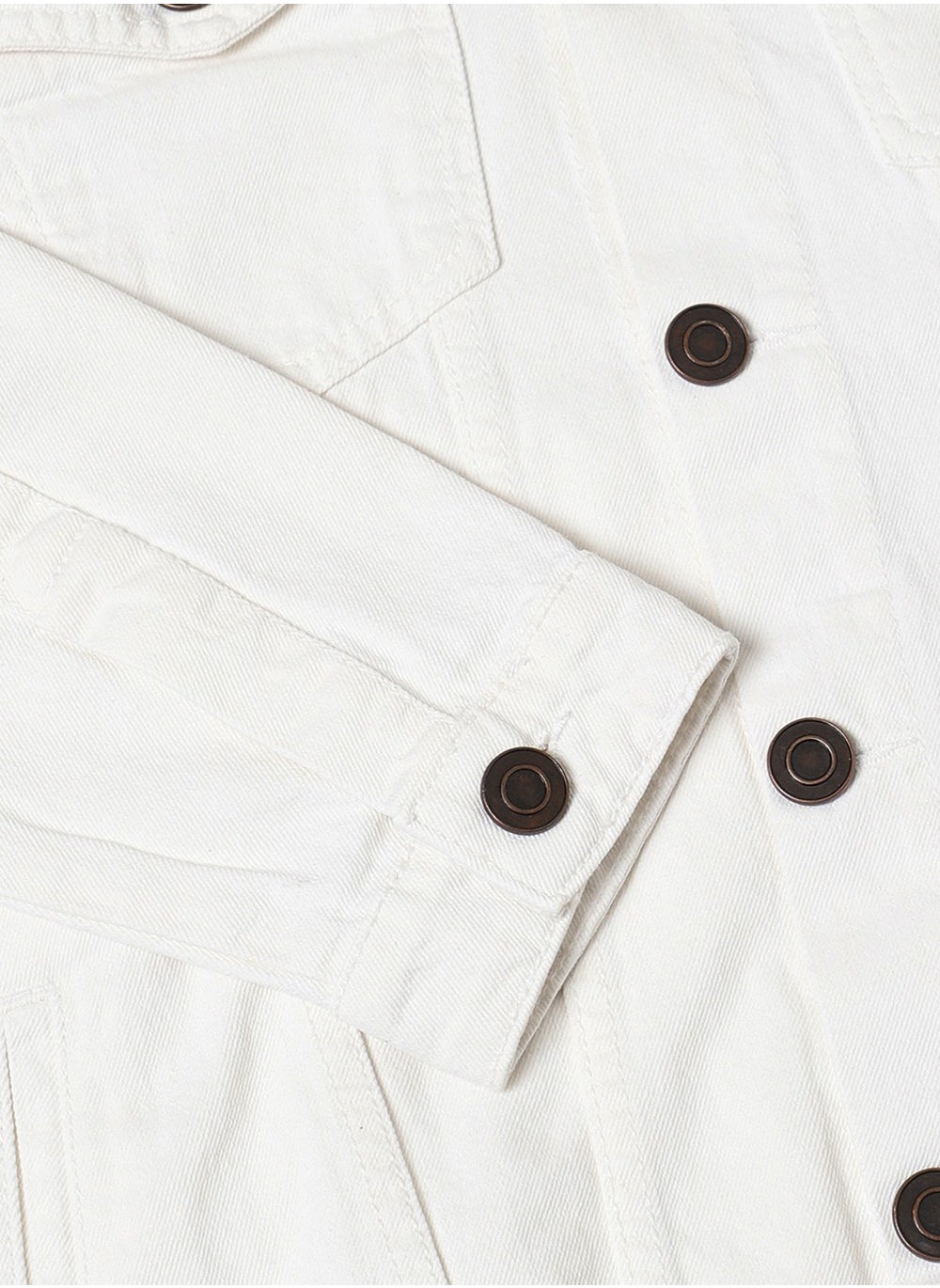 Men's White Regular Fit Cotton Denim Jacket - https://f.nooncdn.com/p/pzsku/Z9F1628F7F3F3796DFD78Z/45/_/1723633283/cab71296-6017-4601-b0bb-589dcce206aa.jpg?width=original