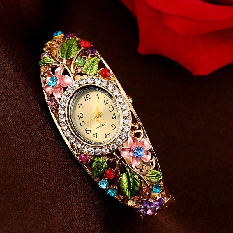 Women’s watch, Hong Kong‑style fashion timepiece, versatile international‑trade design, petite and niche high‑end bracelet watch, minimalist yet luxurious.