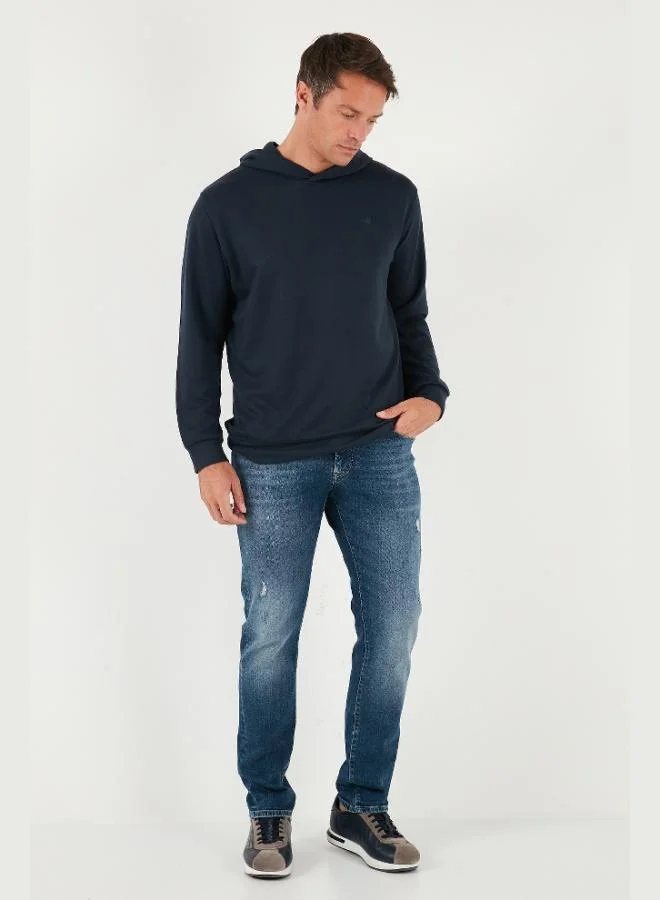 بوراتي بلوزة رجالي بقلنسوة من بوراتي بنسيج ناعم ومقاس مريح