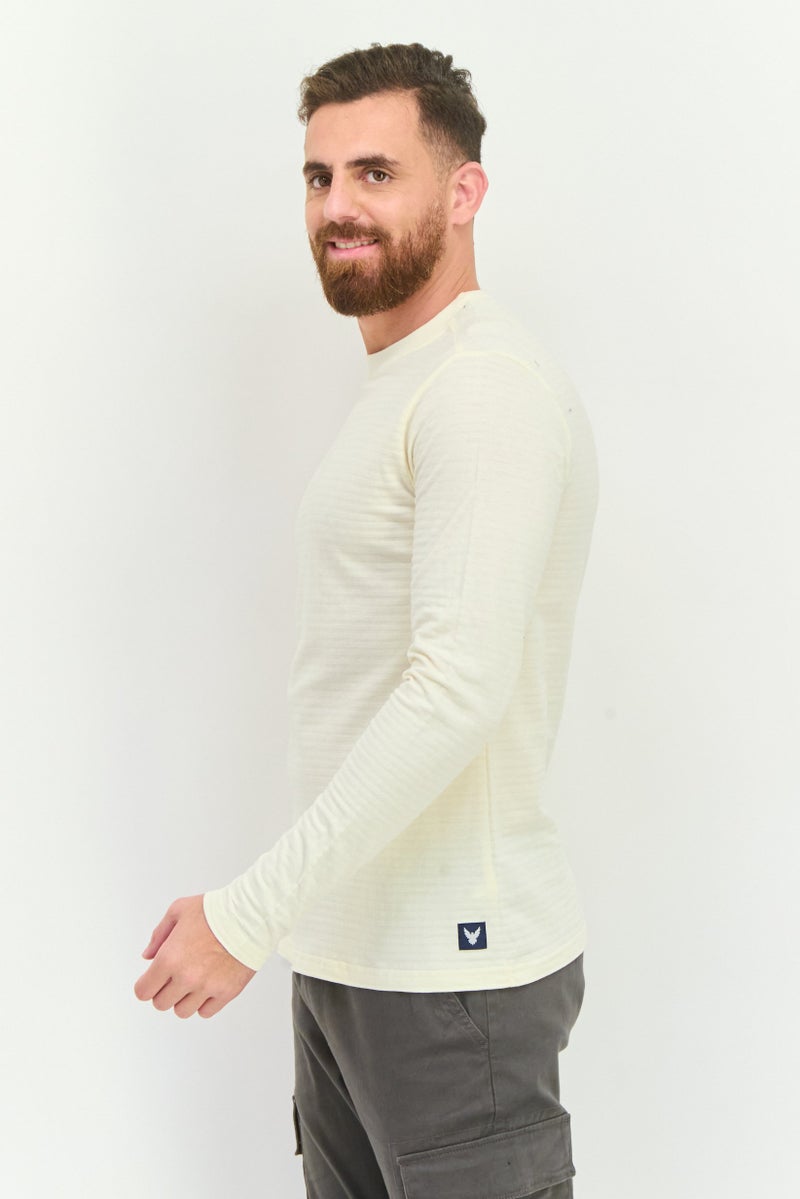 Company Eighty One تي شيرت رجالي بأكمام طويلة وياقة دائرية بشعار العلامة التجارية، كريمي - Image 2