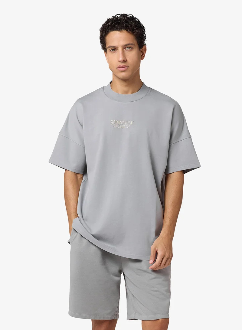 سكوات وولف تيشيرت قطن كبير بطبعة كلمة