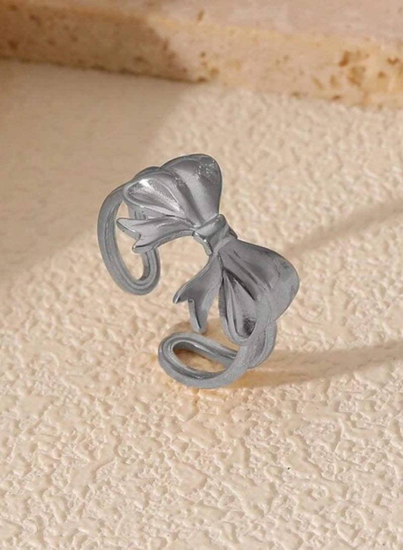 إيكوال خاتم نسائي من الاستانلس ستيل باللون الفضي انيق وعصري بمقاس موحد - Image 3